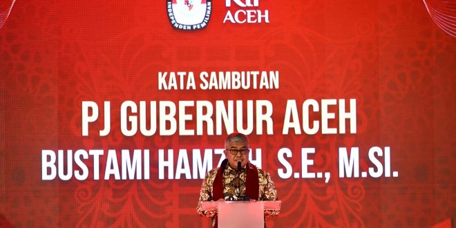 Pj. Gubernur Aceh, Bustami, SE, M.Si, memberikan sambutan pada acara Peluncuran Pemilihan Gubernur dan Wakil Gubernur Aceh Tahun 2024 yang diselenggarakan KIP Aceh di Hotel Hermes Palace, Banda Aceh, Selasa (28/5/2024) malam. (foto: pemerintah aceh)
