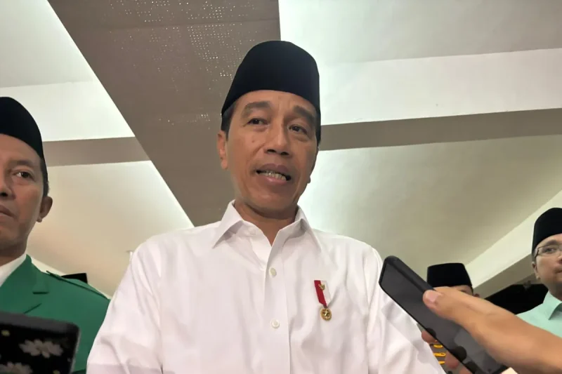 Presiden Joko Widodo usai menghadiri Pelantikan Pengurus Gerakan Pemuda (GP) Ansor 2024-2029 di Istora Senayan, Jakarta, Senin (27/5/2024). ANTARA/Yashinta Difa
