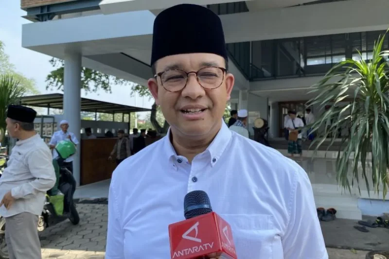 Mantan Gubernur DKI Jakarta Anies Baswedan saat ditemui di Lebak Bulus, Jakarta Selatan, Jumat (21/6/2024). ANTARA/Fath Putra Mulya.
