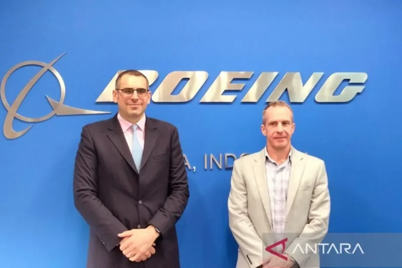 Country Managing Director Boeing Indonesia Zaid Alami (kiri) dan Director Global Supply Chain Boeing Craig Abler dalam diskusi media di Jakarta, Senin (10/6/2024). ANTARA/Aji Cakti/aa.