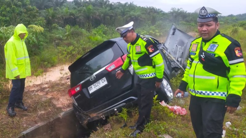 Kecelakaan tunggal di Tol Pekanbaru-Dumai (Permai), Jumat, 28 Juni 2024. (foto: mediacenter riau)