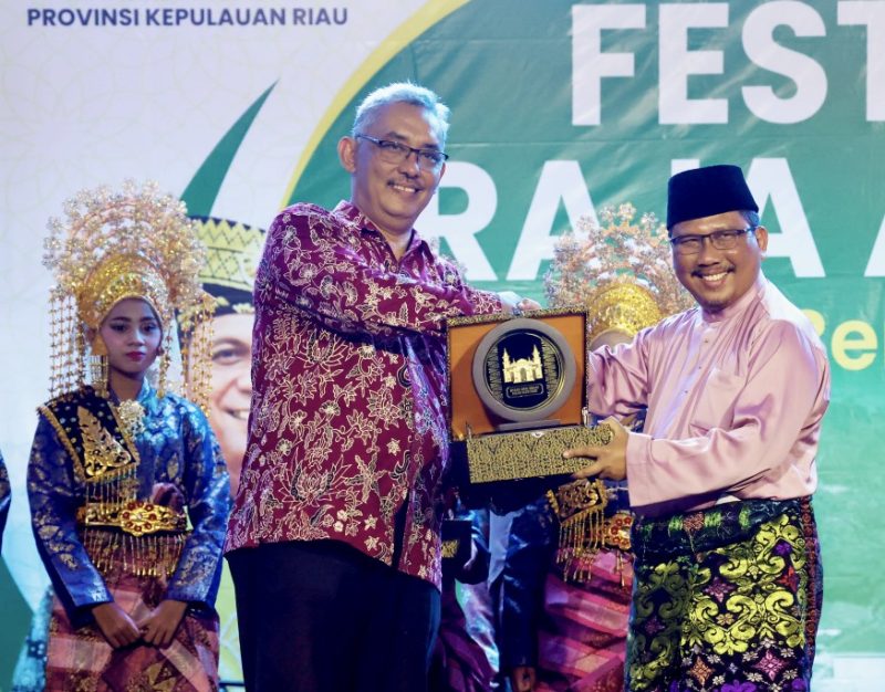 Pembukaan Festival Raja Ali Haji (RAH) kembali diselenggarakan di tahun 2024 di kawasan Balai Adat Pulau Penyengat, Tanjungpinang. (foto: diskominfo kepri)
