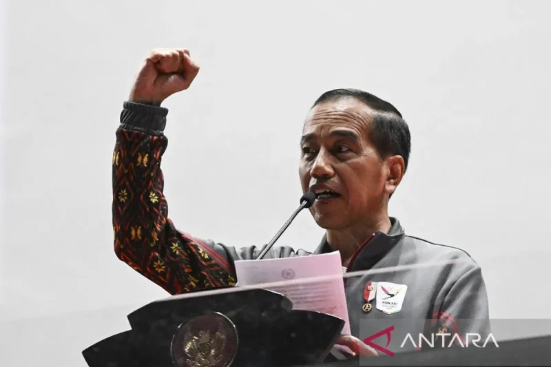 Presiden Joko Widodo menyampaikan sambutan pada pembukaan PON XXI Aceh-Sumut 2024 di Stadion Harapan Bangsa, Banda Aceh, Aceh, Senin (9/9/2024). ANTARA FOTO/Aprillio Akbar/wpa/aa.
