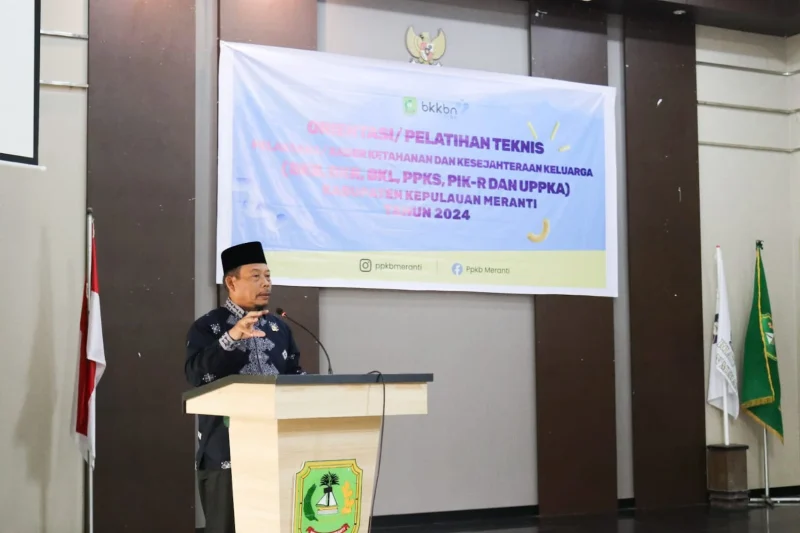 Asisten I Setdakab Kepulauan Meranti, H. Mahdi Membuka Acara Orientasi Pelaksana Kader Ketahanan dan Kesejahteraan Keluarga. (foto: ist/humas pemkab meranti)

