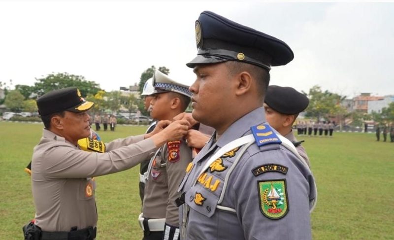 Apel gelar pasukan menandai dimulainya Operasi Zebra Lancang Kuning 2024 di Provinsi Riau, pada Senin, 14 Oktober 2024. (foto: ist/media center riau)