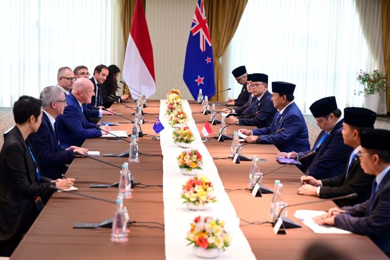 Presiden Republik Indonesia, Prabowo Subianto, menggelar pertemuan bilateral dengan Perdana Menteri Selandia Baru, Christopher Luxon, di Lima, Peru, Jumat (15/11/2024). (Foto: BPMI Setpres/Muchlis Jr)

